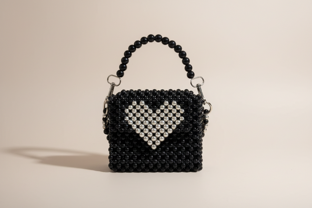 Beaded Bag with detail heart🤍