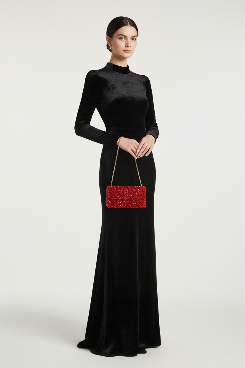 Ruby Crystal Evening Clutch ❤️
Not just a bag — it’s just a crysol moment